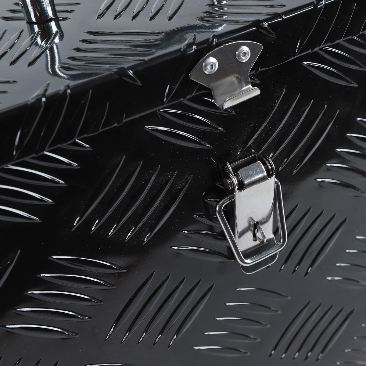 16 Inch Heavy-Duty Aluminum Truck Tool Box with Stripe Tread Design G273208